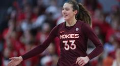 Byla snad na tiskovce nahá? Matoucí fotka basketbalistky se stala virální