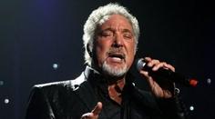 Tygr z Walesu je v Česku! Zpěvák Tom Jones poslal Gottovi dárek