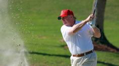 Hraje Trump golf příliš často? Jsou to přitom pořádné manévry!
