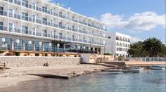 V hotelu na Ibize zemřel už čtvrtý host za tři měsíce. Mladík spadl z třetího patra