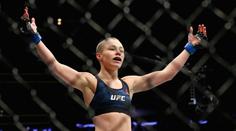 UFC zápasnice vyráží do boje proti komunismu: Lepší být mrtvá než rudá