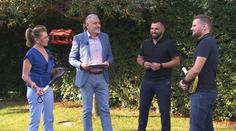 Padel hraje stále více lidí. Sport podobný tenisu vyzkoušeli i moderátoři Snídaně