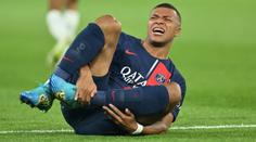 Zděšení fanoušci PSG. Mbappé kvůli zranění střídal, nejspíš si poranil kotník