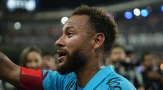 Neymar po výhře řádil. Soupeři se v útrobách stadionu vysmíval