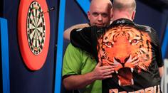 Senzační Barney zničil i světovou jedničku. Van Gerwen končí!