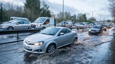Bouře Herminia udeřila na Evropu. Meteorologové vydali několik varování