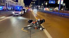 Motorkář srazil na magistrále v centru Prahy chodce, ten nepřežil