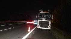 Kamion jel na dálnici D5 v protisměru, řidič odmítl policistům dýchnout
