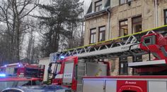 V Jablonci nad Nisou hořela budova. Hasiči z ní zachránili tři děti
