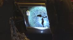 Muž rozstřílel auto se ženou, která ho prý odmítla! Utekla na policii