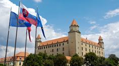 Slovensko se ujímá vedení EU. Narychlo sázeli kytky a trávníky