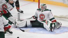 Tohle je na metál! Gólman z KHL vytáhl neskutečný zákrok
