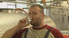 Nebezpečný alkohol zabíjí i v Polsku, na Slovensku mají strach