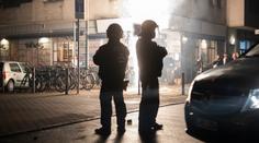 Divoký silvestr v Berlíně. Petardy zranily 15 policistů, dva mladíci zemřeli