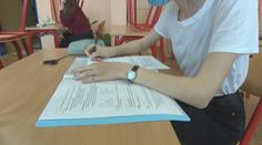Zvládnou studenti maturity? Sledujte přenos z gymnázia