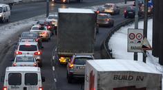 Hlavní tah z Hradce Králové do Náchoda blokuje hromadná nehoda