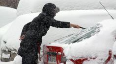 Čistíte auto od sněhu? Tato častá chyba se může zbytečně prodražit!