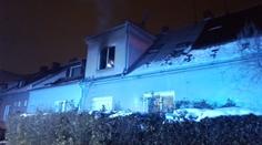 Hasiči v Olomouci zachránili seniorku z hořícího domu. Museli ji oživovat