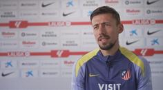 Lenglet pro Nova Sport prozradil, proč hráči Atlética běhají bosí. Co říká na Hancka?