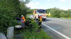 Mladý řidič (18) rozbil auto o sloup. Spolujezdec (17) nepřežil