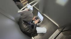 Falešní manažeři připravili muže o půl milionu. Policie po nich pátrá