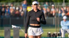 Z focení v plavkách na tenisové kurty. Na Wimbledonu nastoupí i modelka
