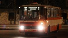 Opilí mladíci zkopali řidiče autobusu a mlátili ho lahví do hlavy
