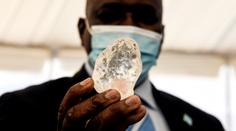 Mimořádný objev! V Africe našli obří diamant, je třetí největší v historii