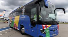 Češi si na hotelu krátí chvíli padelem. Do Lipska pojedou vlakem