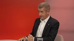 Po zrzce a blondýně má Babiš další objev. Koukám teď po Vás, řekl moderátorce