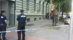 STŘELBA NA VINOHRADECH! Neznámý muž pálil u policejní stanice