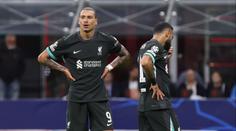 Černé pásky a prázdná sedačka. Fanoušek Liverpoolu zemřel před LM