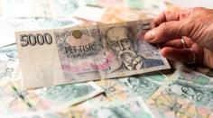 Mění se termín výplaty důchodů. Lidé dostanou peníze dříve než obvykle