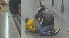 Rvačka v MHD: Muž, který srazil soka pěstí pod metro, se omluvil