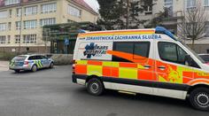 Zásah policie ve škole v Černošicích. Chlapec vytáhl revolver
