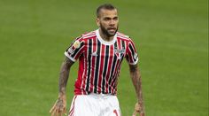 Alves si ve vězení už zahrál první zápas. Na cele je s bodyguardem Ronaldinha