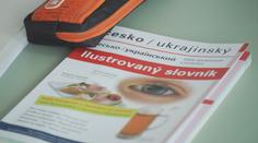 Nadace vydává učebnice v ukrajinštině. Pomoci mají učitelům i žákům