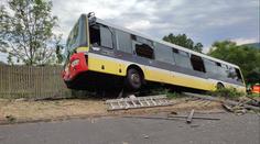 V Litvínově havaroval autobus, na místě je několik zraněných