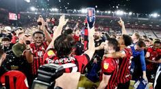 Bournemouth slaví postup do Premier League a vyléčení rakoviny v jeden den