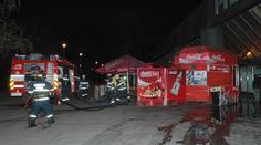 OBRAZEM: V Praze hořel stánek u hlavního nádraží