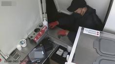 Muž vykrádá zmrzlinové stánky po celé republice, pátrá po něm policie