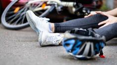 VIDEO: Hůř už začít nemohla. Česká cyklistka spadla ze startovací plošiny