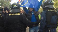 Baníkovci se porvali s fanoušky Sparty. V poutech skončilo 63 lidí