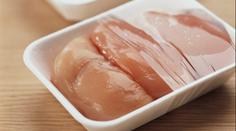 V supermarketu odhalili maso infikované salmonelou. Můžete ho mít doma