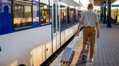 Brutální útok na Olomoucku: Muž vystoupil z vlaku, mladík se ho pokusil ubít kamenem