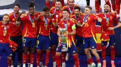 Mistrovství Evropy ve fotbale vyhrálo Španělsko. Slaví po dvanácti letech