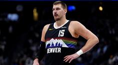 Jokič ovládl Vánoce v NBA rekordním výkonem. Denver zvládl obrovské drama