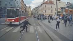 Nehod kvůli nepozornosti přibývá. Častým spoluviníkem jsou sluchátka