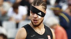 Francouzského atleta udeřil divák pěstí do obličeje, pak vyhrál s páskou přes oko