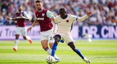Vypískaný West Ham zpackal derby s Chelsea, Díaz zařídil výhru Liverpoolu